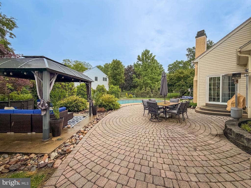 HOLLY MANOR - Residential