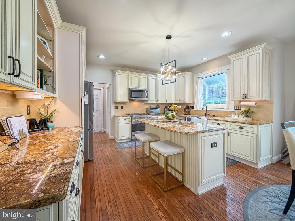 HOLLY MANOR - Residential