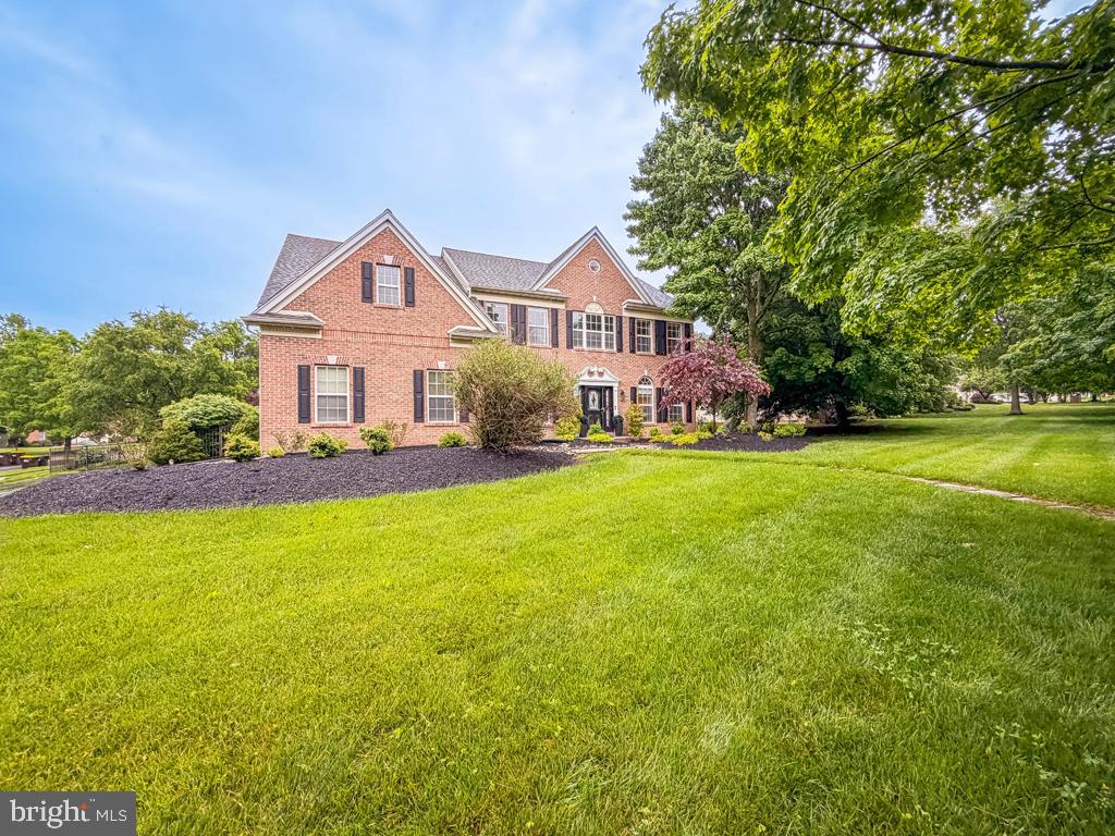 HOLLY MANOR - Residential