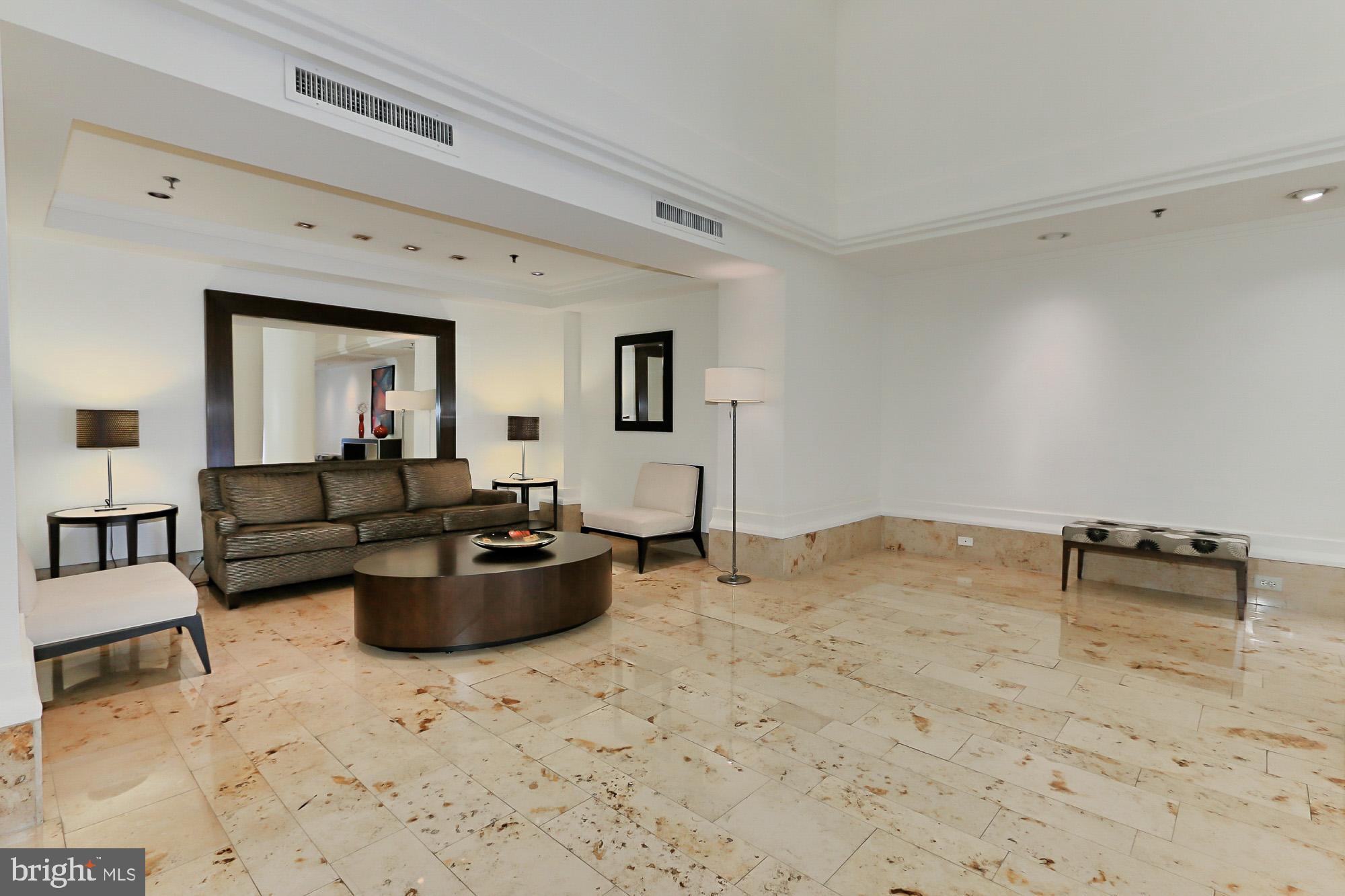 CARLYLE TOWERS CONDOMINIUM - Residential