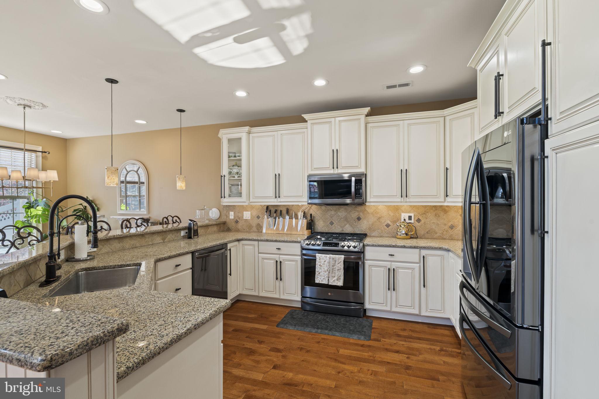 ST JAMES COURT - Residential