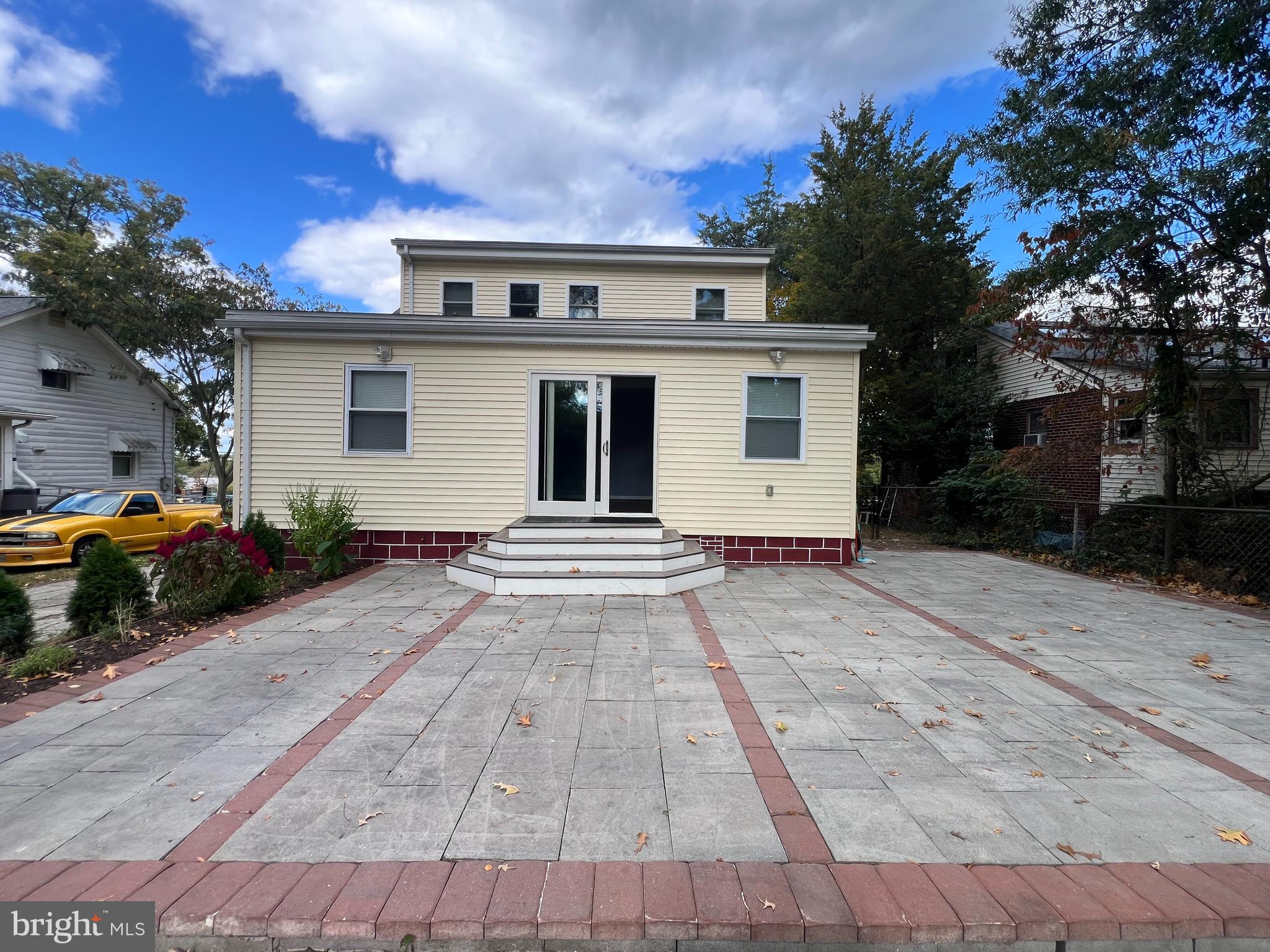 CHARLTON HEIGHTS - Residential