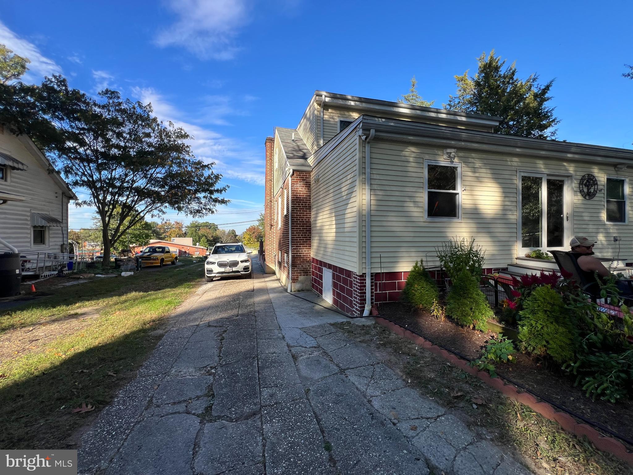 6203 PONTIAC STREET