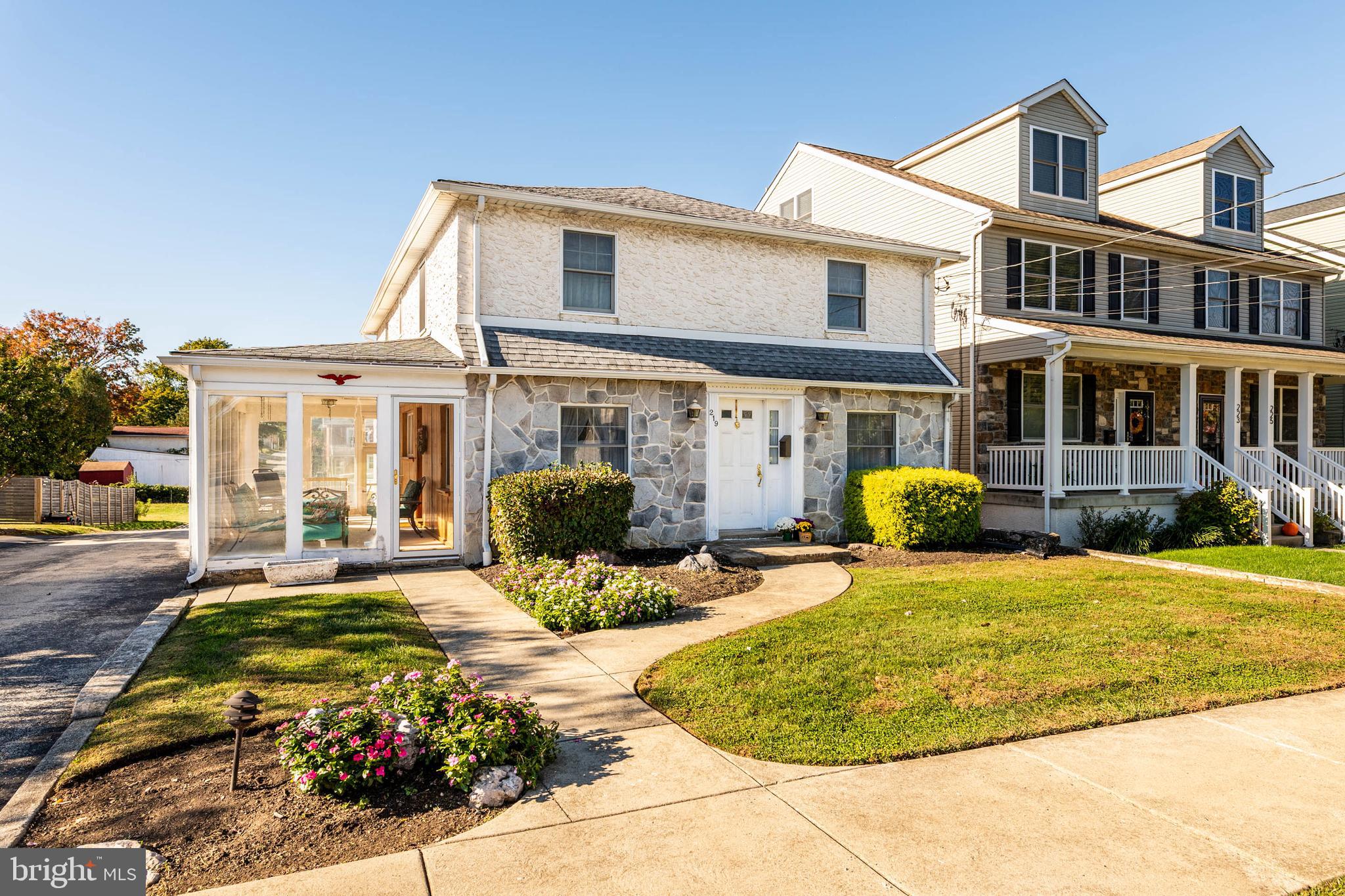 219 W 11TH AVENUE