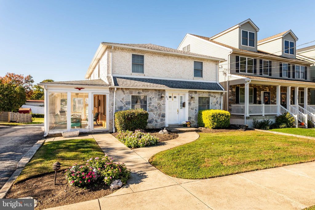 Photo of 219 W 11th Avenue, CONSHOHOCKEN, PA 19428 (MLS # PAMC2159696)