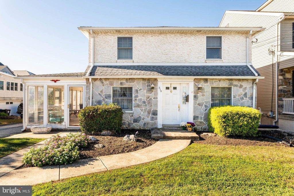 Photo of 219 W 11th Avenue, CONSHOHOCKEN, PA 19428 (MLS # PAMC2159696)