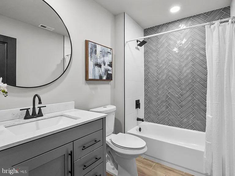 LEVITTOWN - Residential