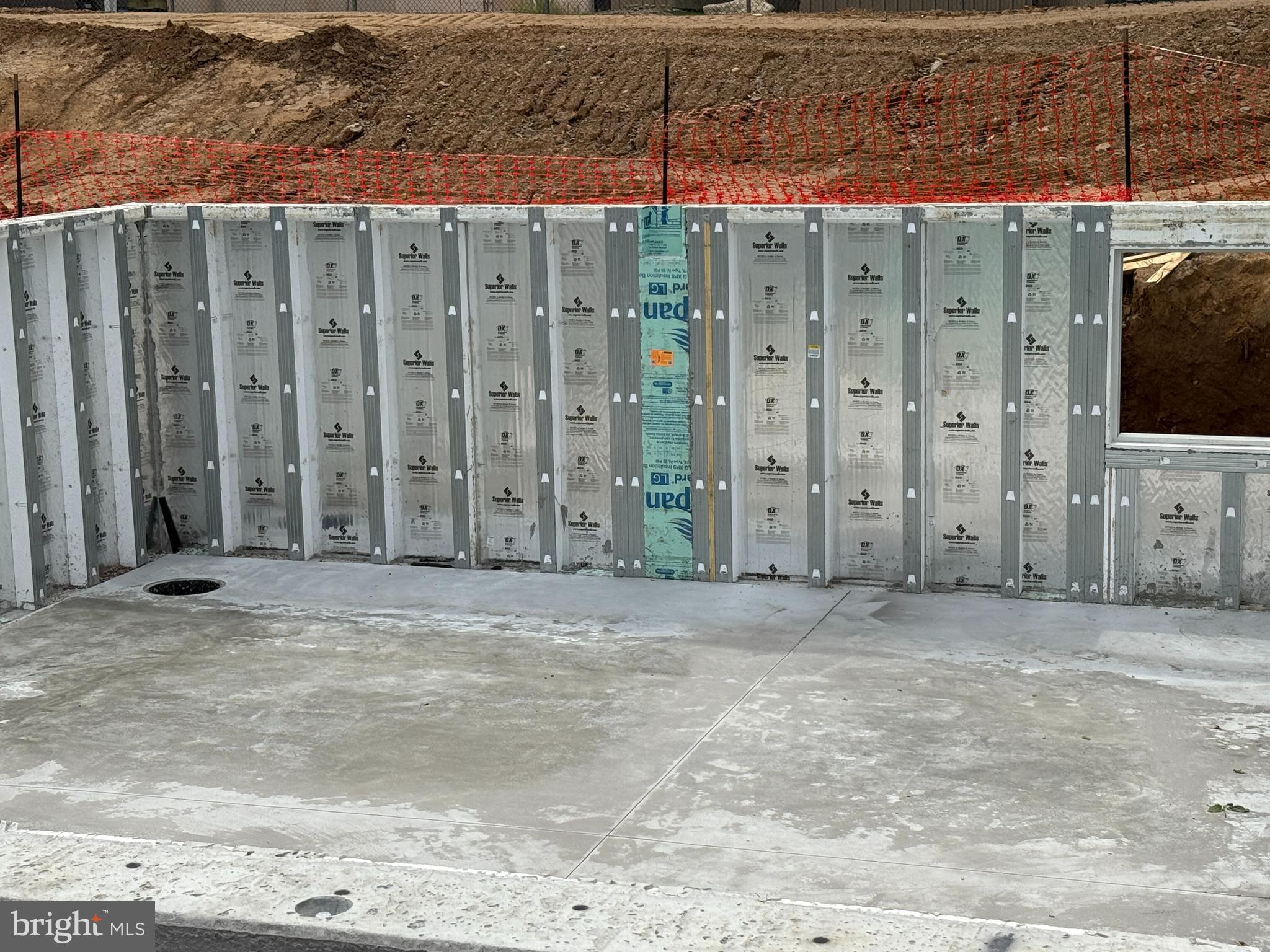 LEVITTOWN - Residential