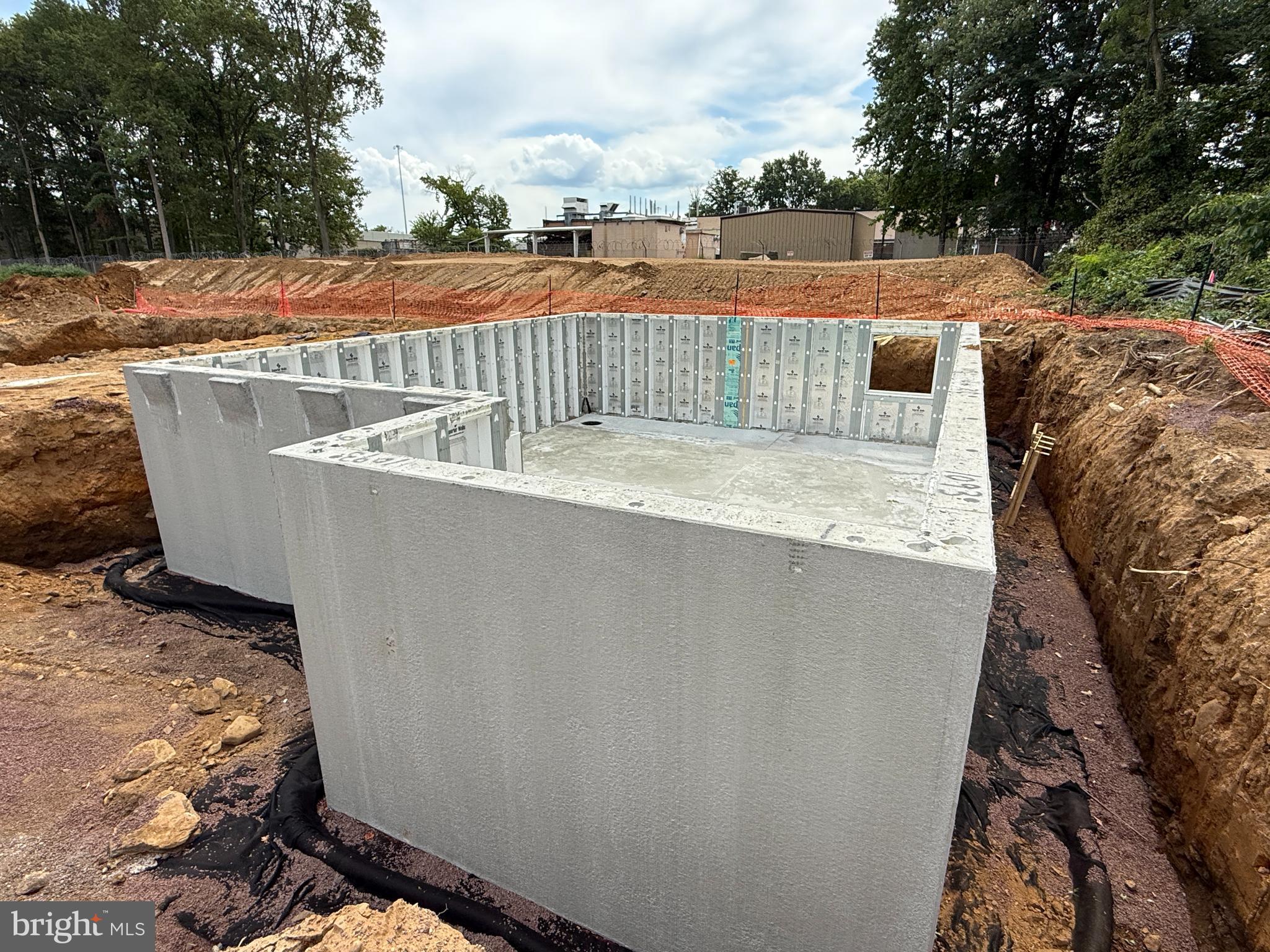 LEVITTOWN - Residential