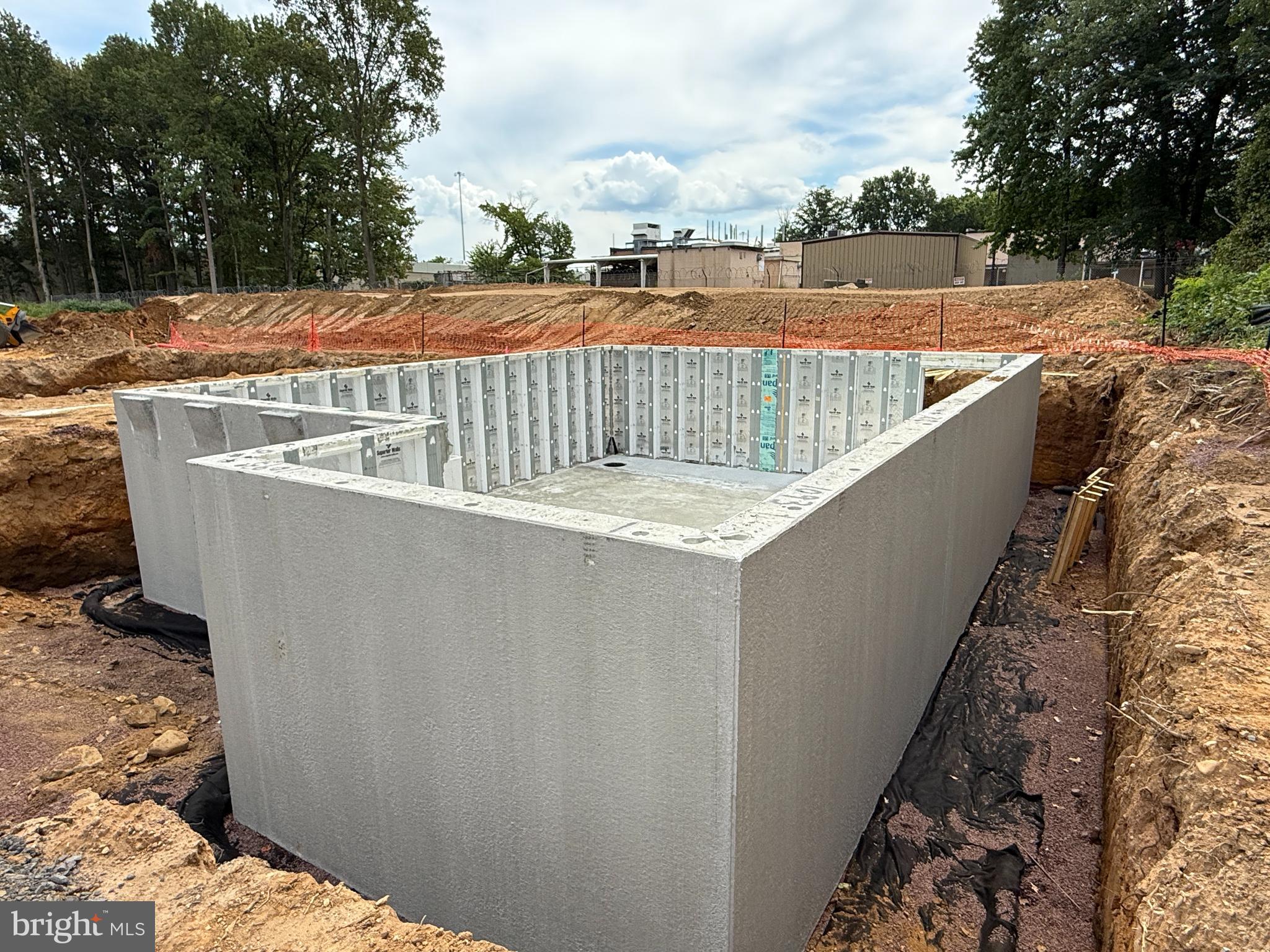 LEVITTOWN - Residential