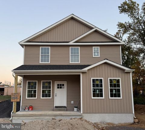 2814 AVENUE E LEVITTOWN PA 19056