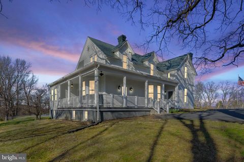 1521 N ROYAL AVENUE FRONT ROYAL VA 22630