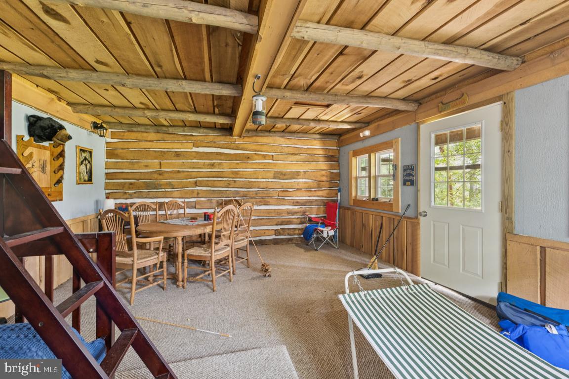 QUIET MEADOWS - Residential