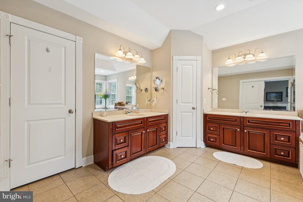 QUIET MEADOWS - Residential