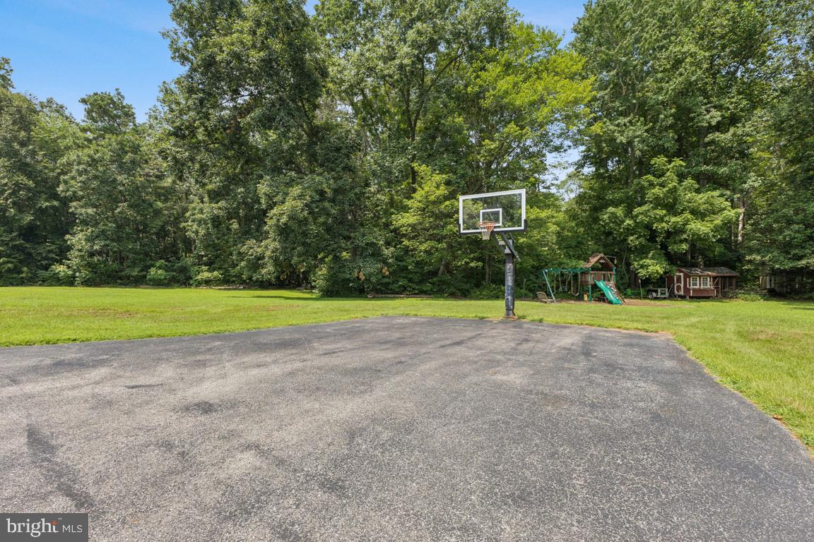 QUIET MEADOWS - Residential