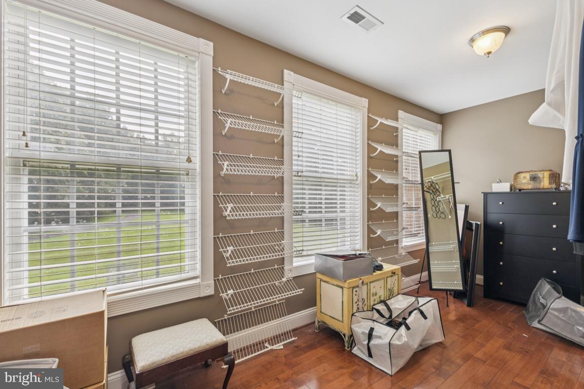 QUIET MEADOWS - Residential