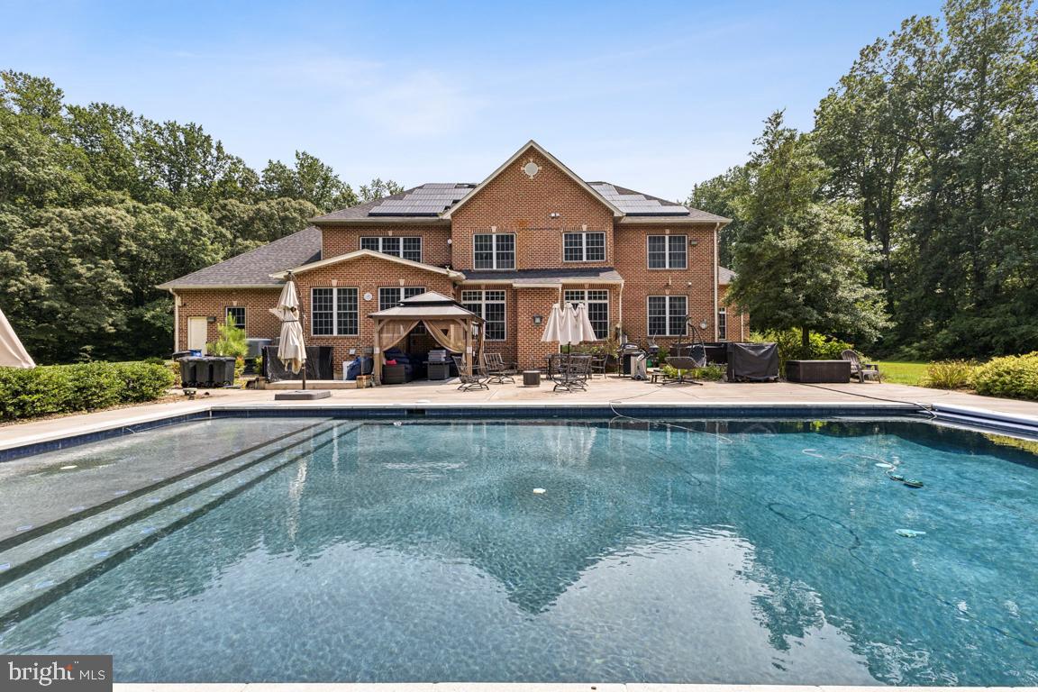 QUIET MEADOWS - Residential