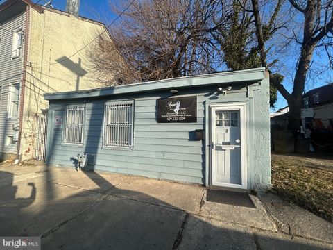 Photo of 2 Oakland Street, TRENTON, NJ 08618 (MLS # NJME2071428)