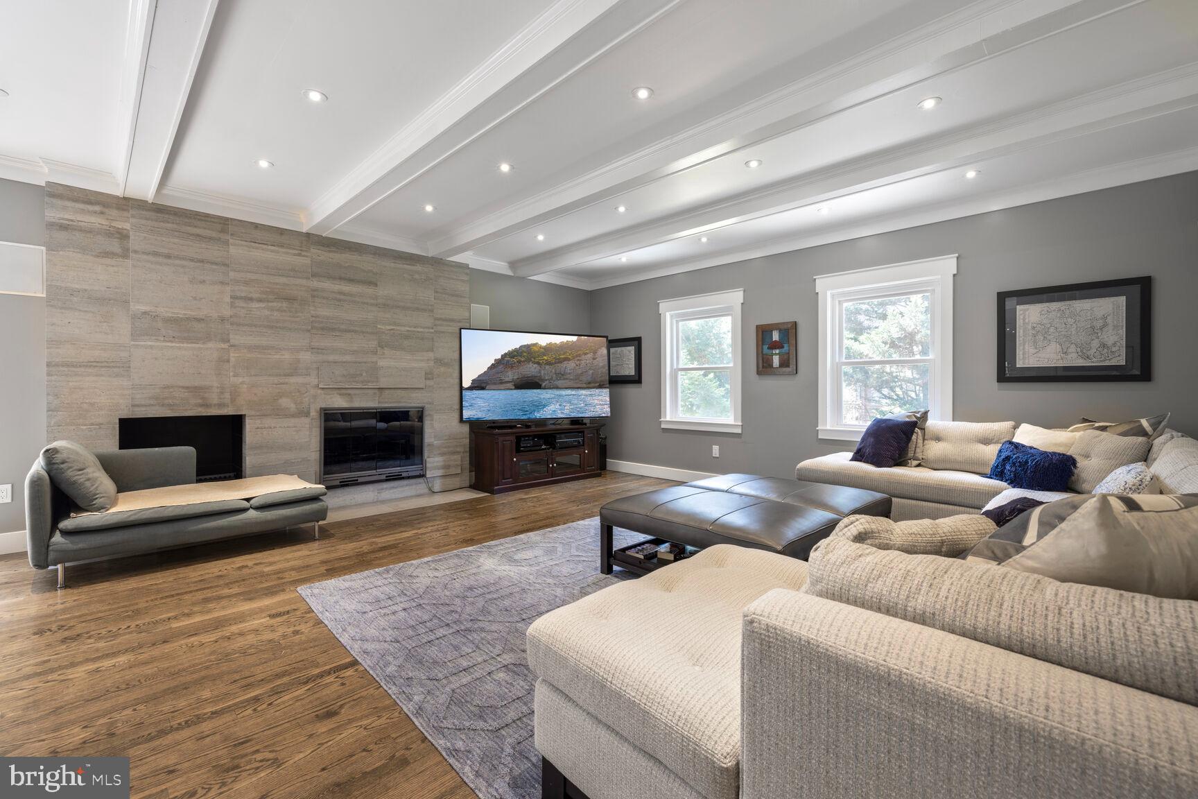 HIGHLAND LAKE - Residential