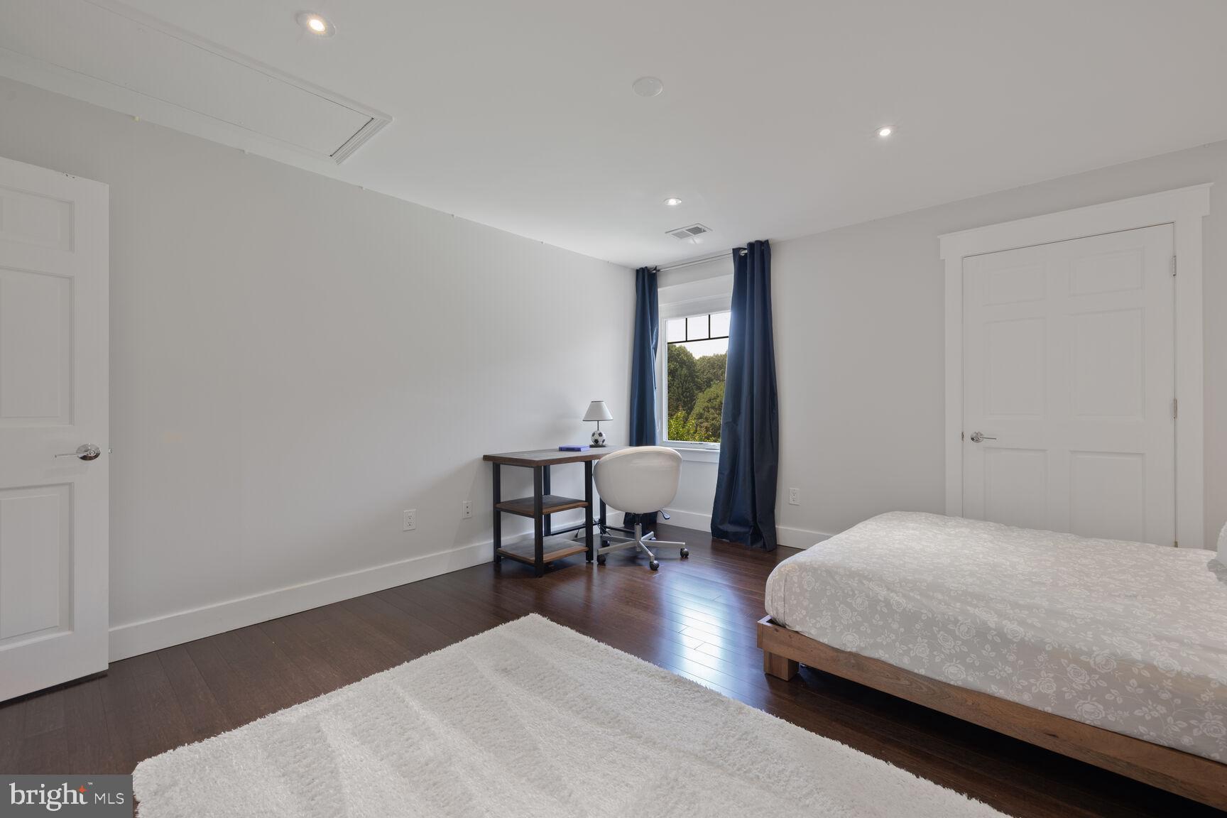 HIGHLAND LAKE - Residential