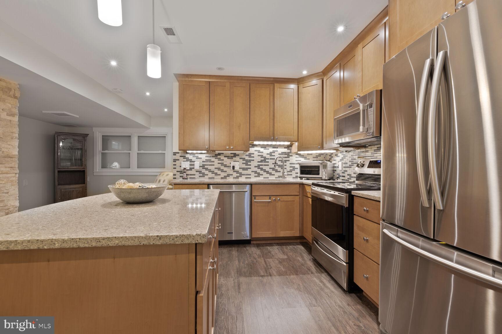 HIGHLAND LAKE - Residential