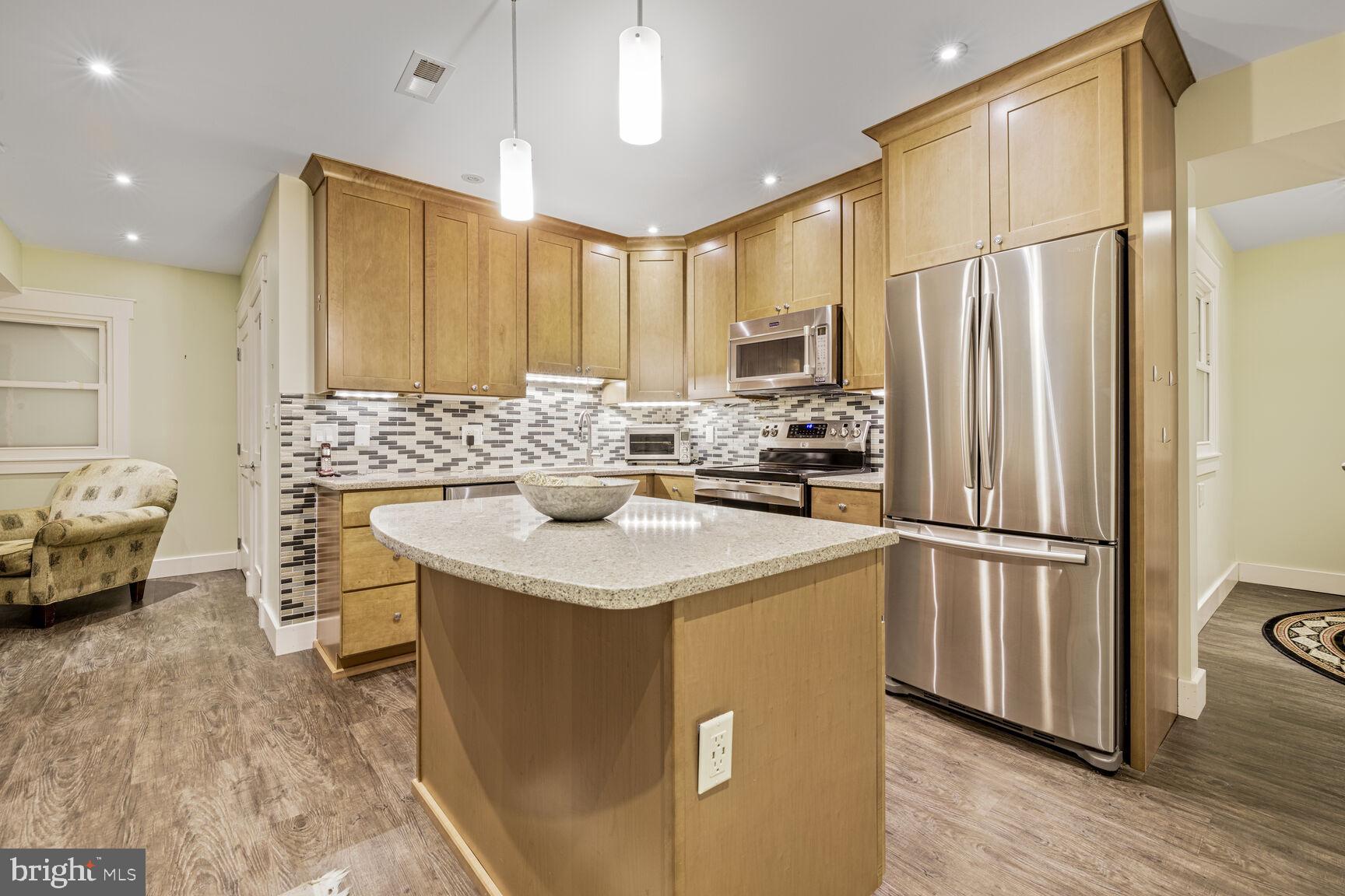 HIGHLAND LAKE - Residential