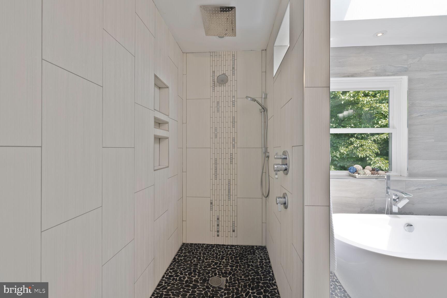 HIGHLAND LAKE - Residential