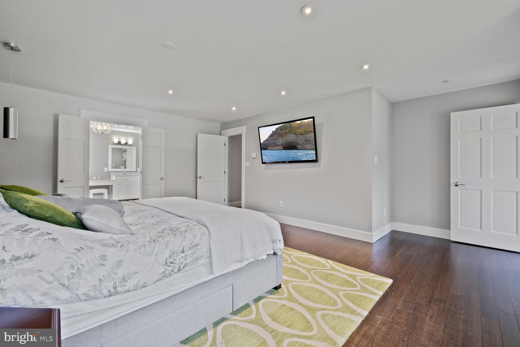 HIGHLAND LAKE - Residential