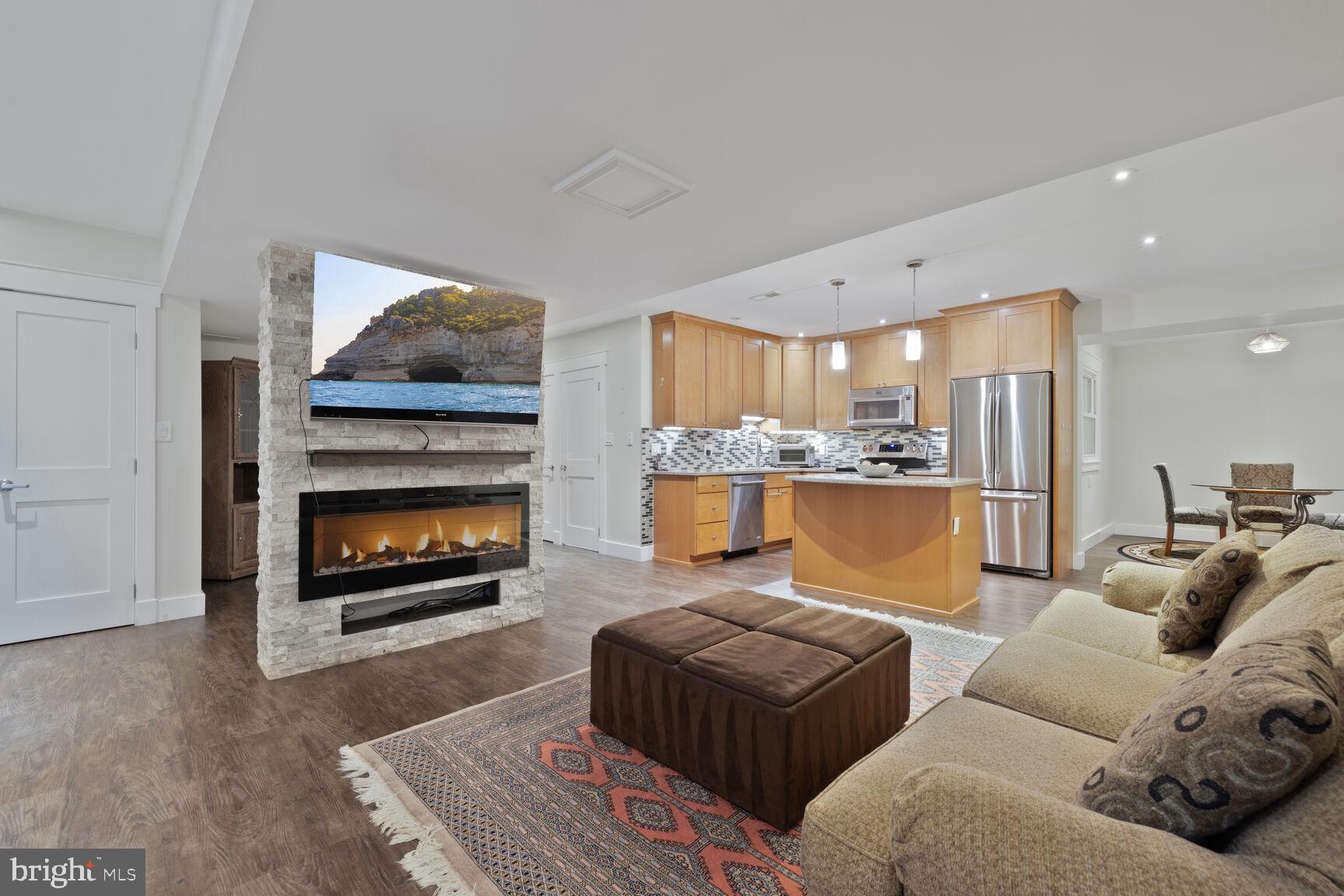 HIGHLAND LAKE - Residential