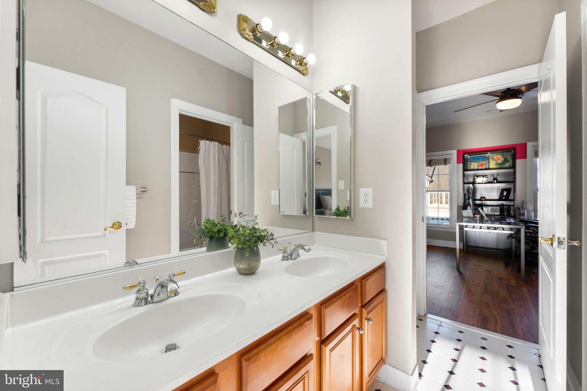 LANSDOWNE ON THE POTOMAC - Residential