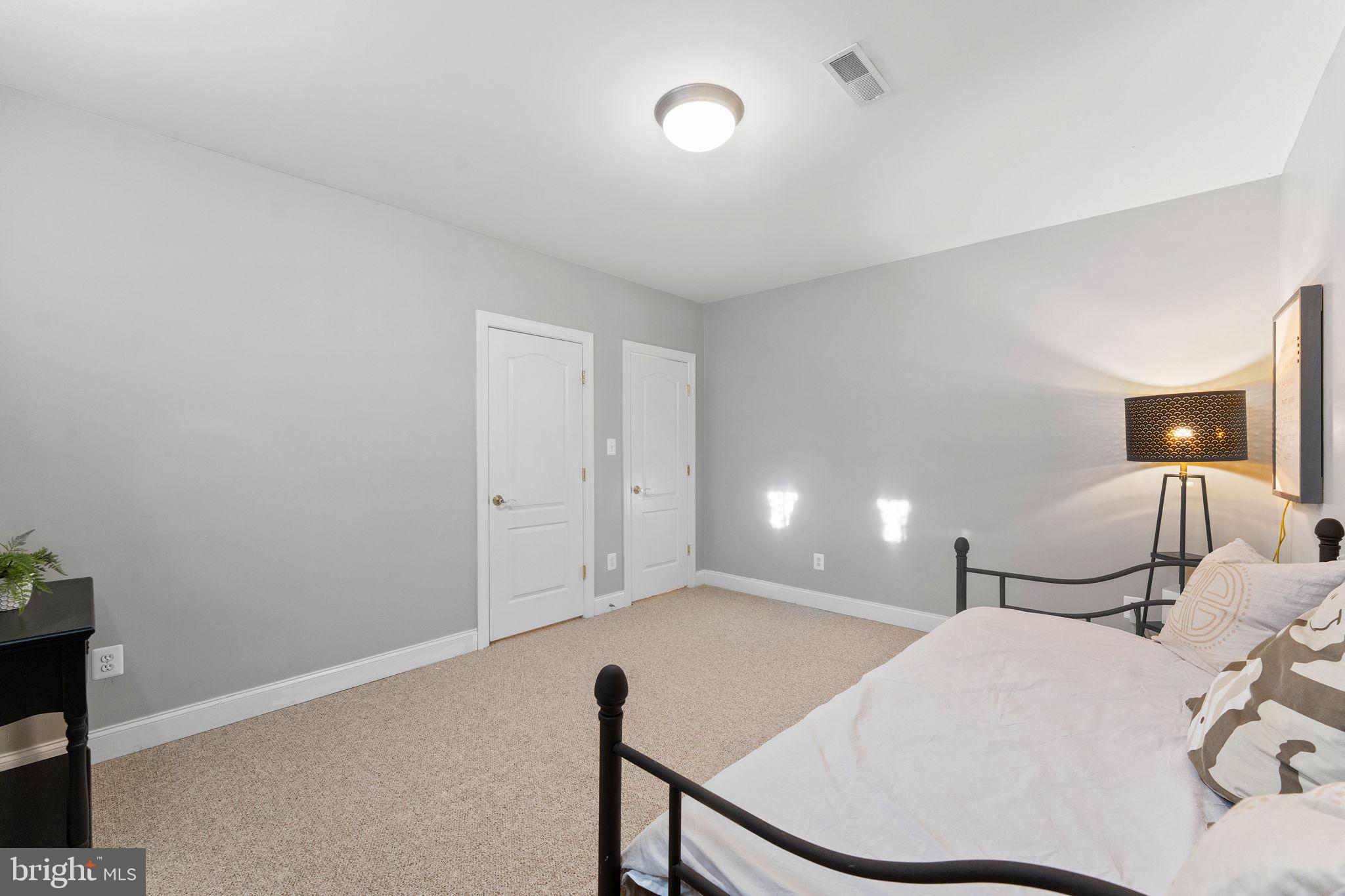 LANSDOWNE ON THE POTOMAC - Residential