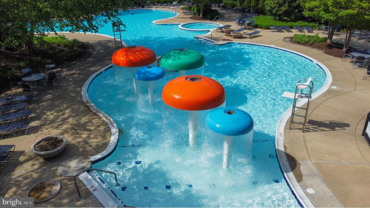 LANSDOWNE ON THE POTOMAC - Residential