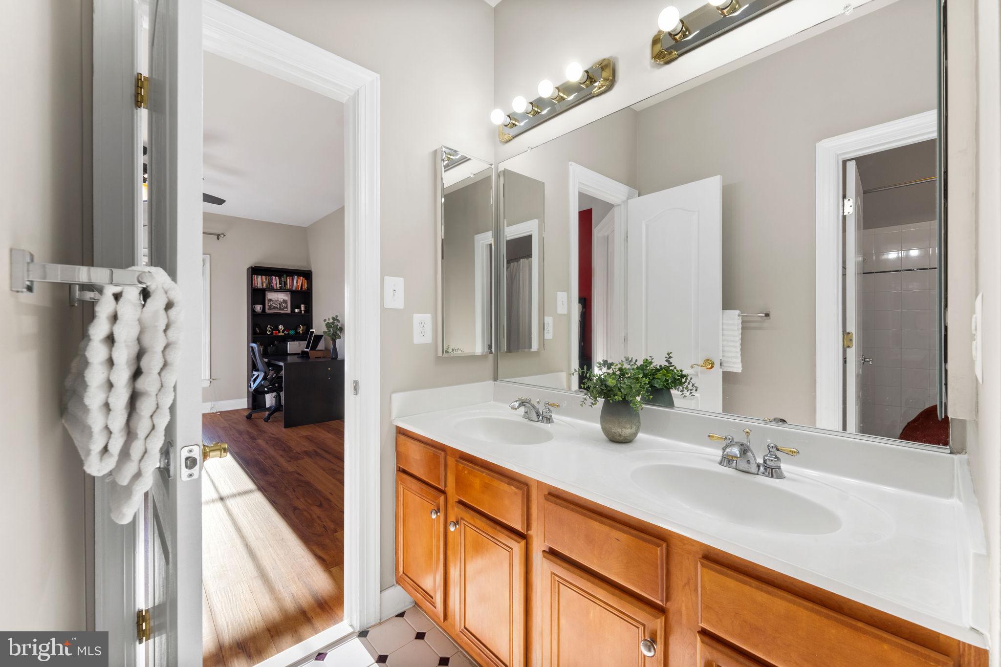 LANSDOWNE ON THE POTOMAC - Residential