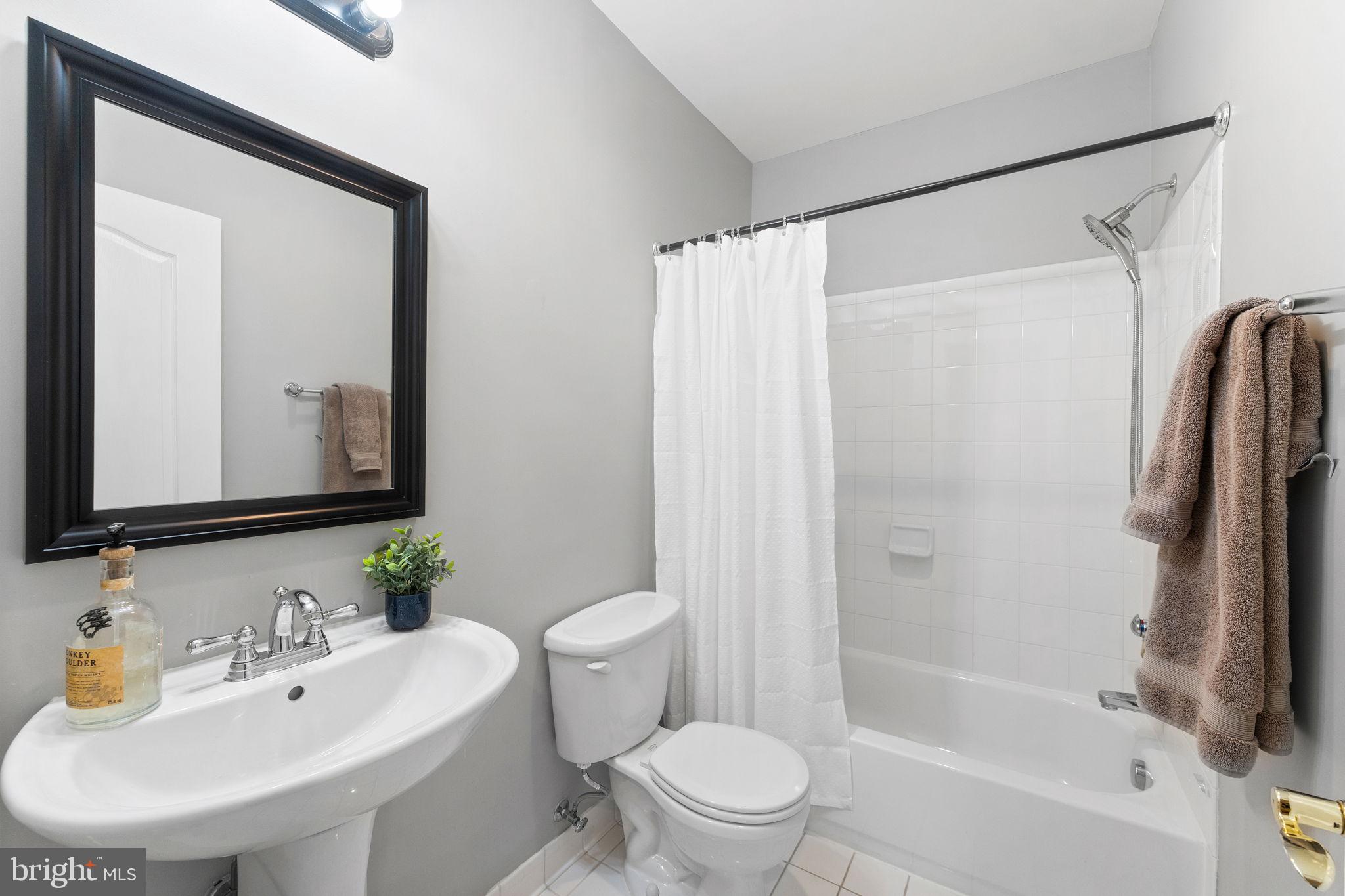 LANSDOWNE ON THE POTOMAC - Residential