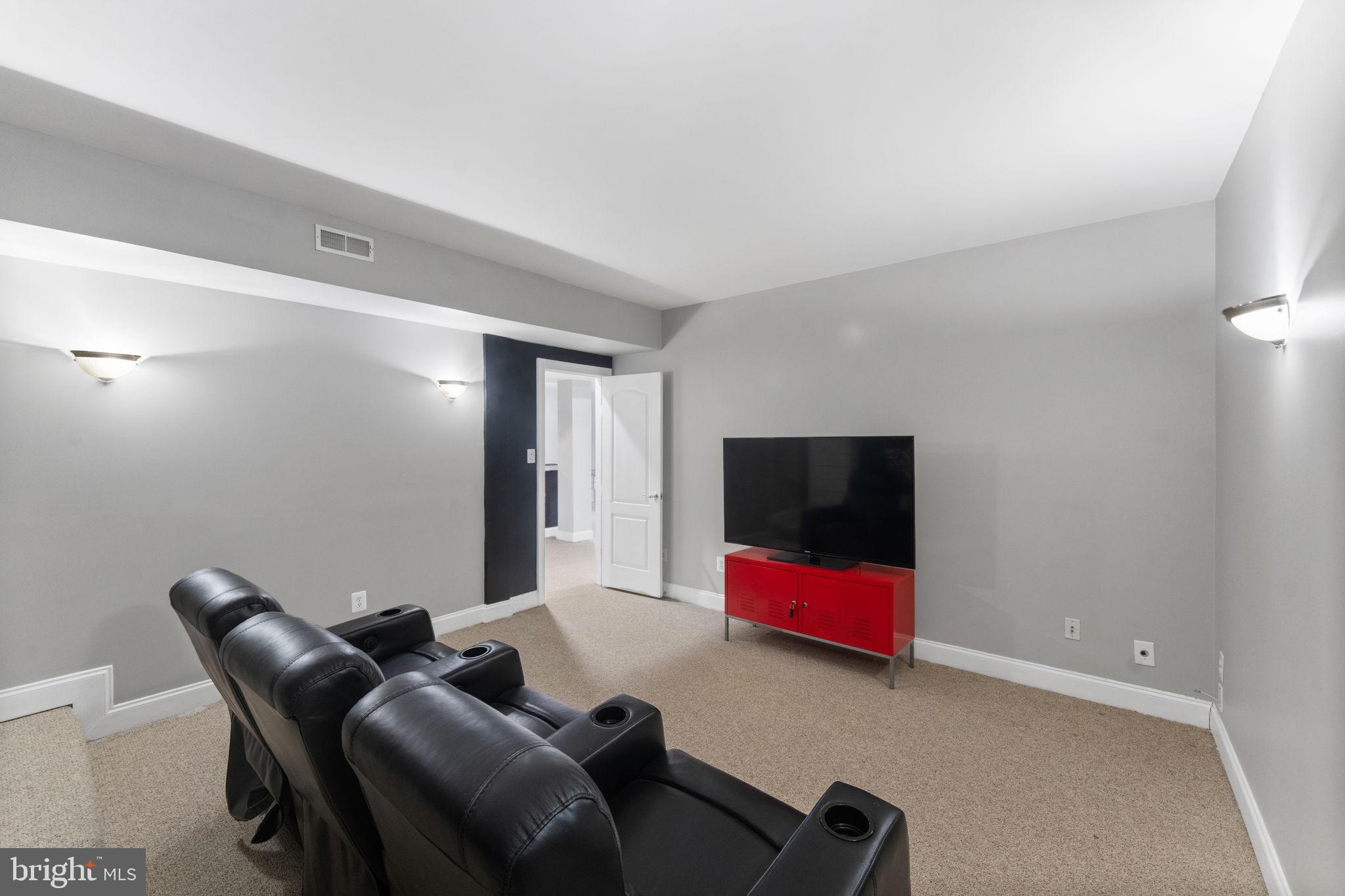 LANSDOWNE ON THE POTOMAC - Residential