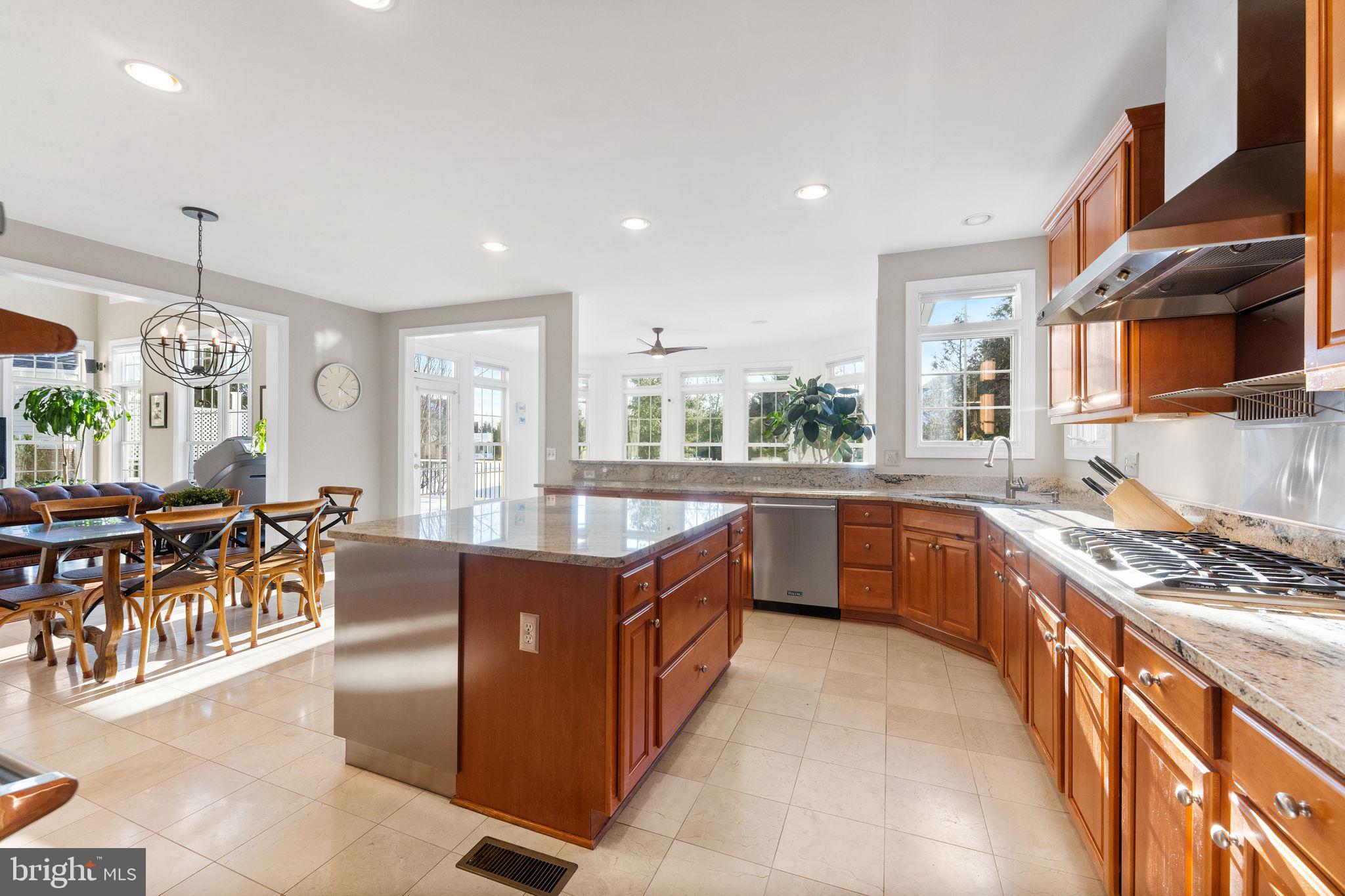 LANSDOWNE ON THE POTOMAC - Residential