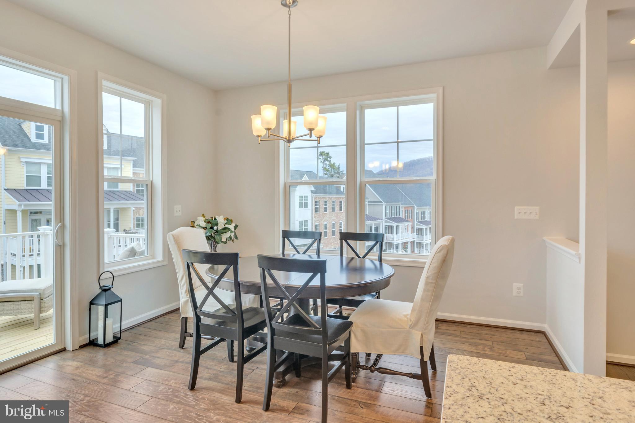 METRO POINTE - Residential