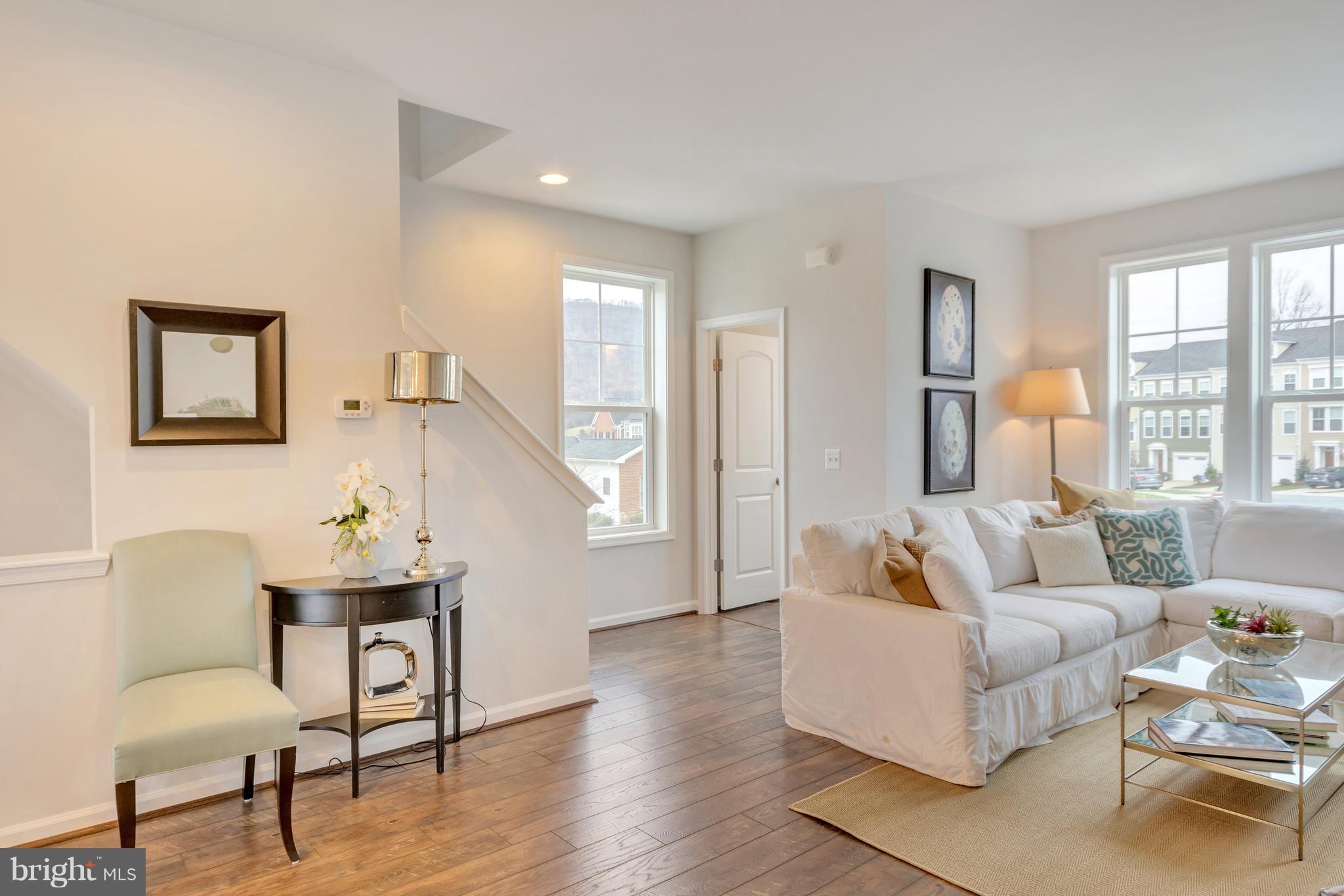 METRO POINTE - Residential