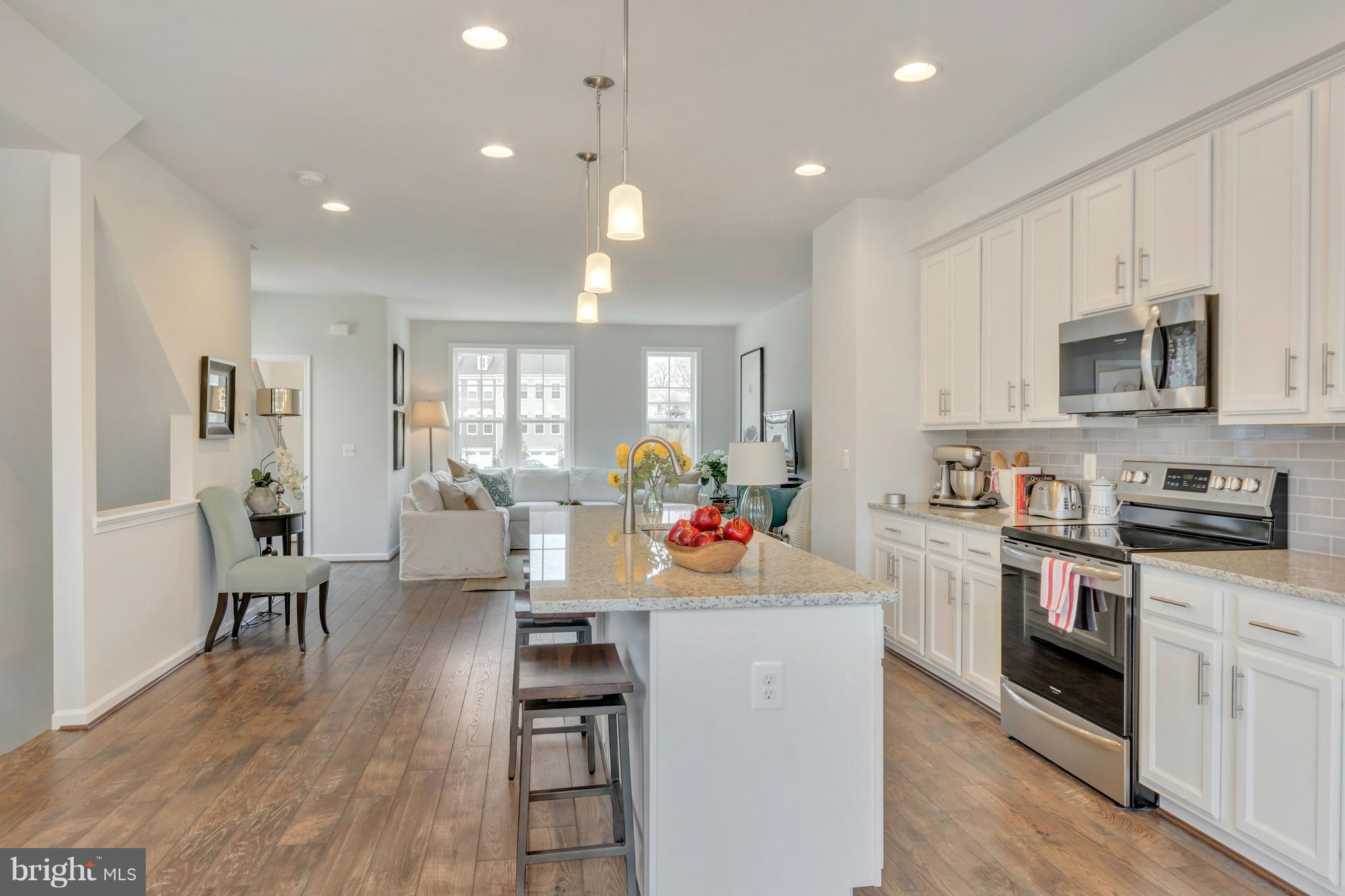 METRO POINTE - Residential