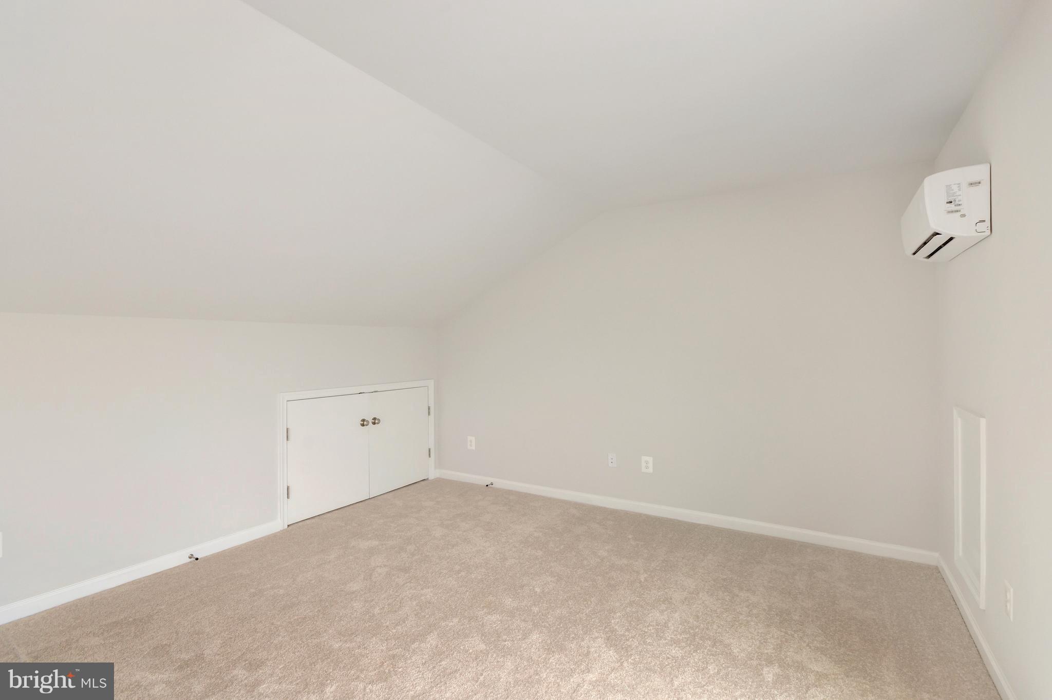 METRO POINTE - Residential