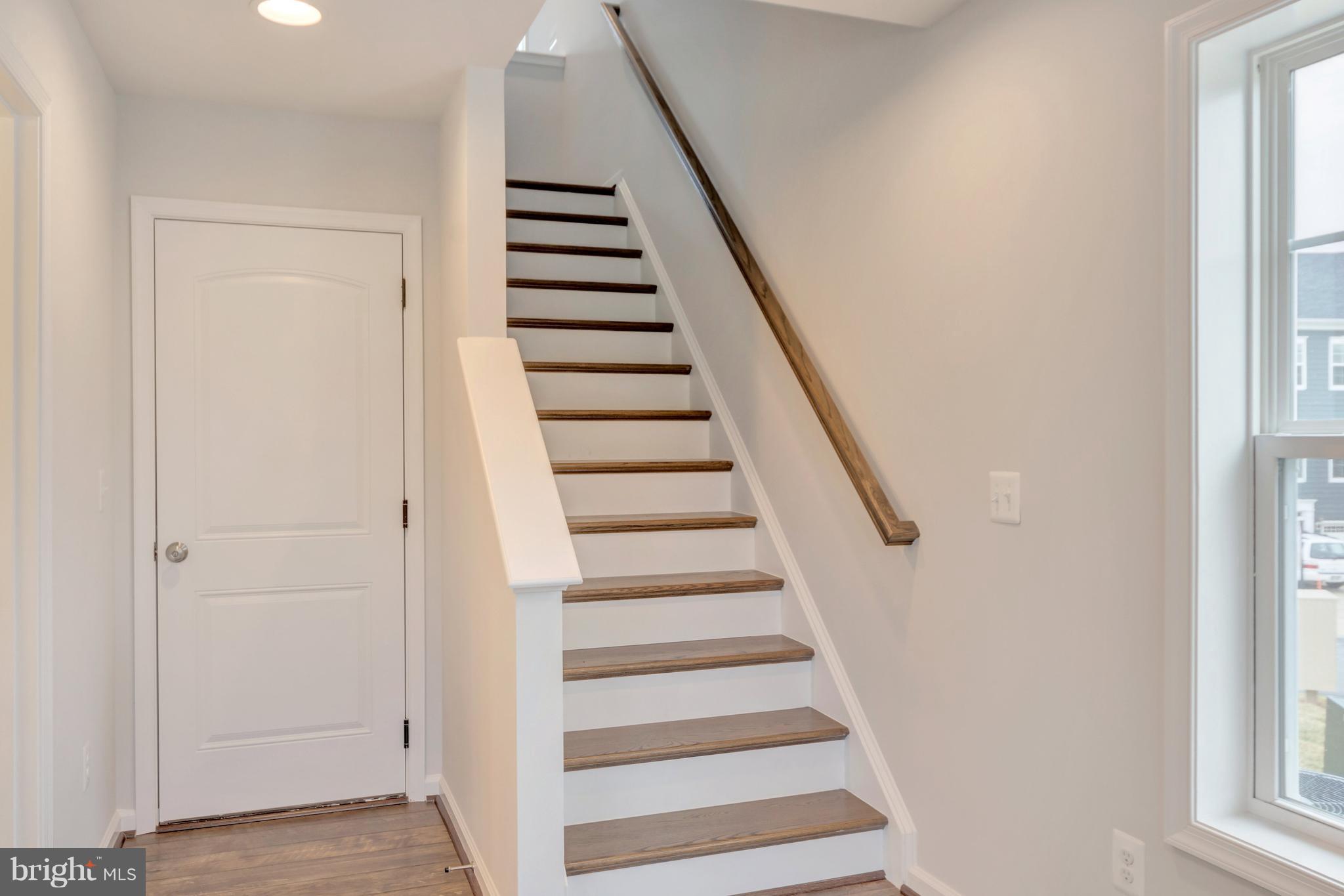 METRO POINTE - Residential