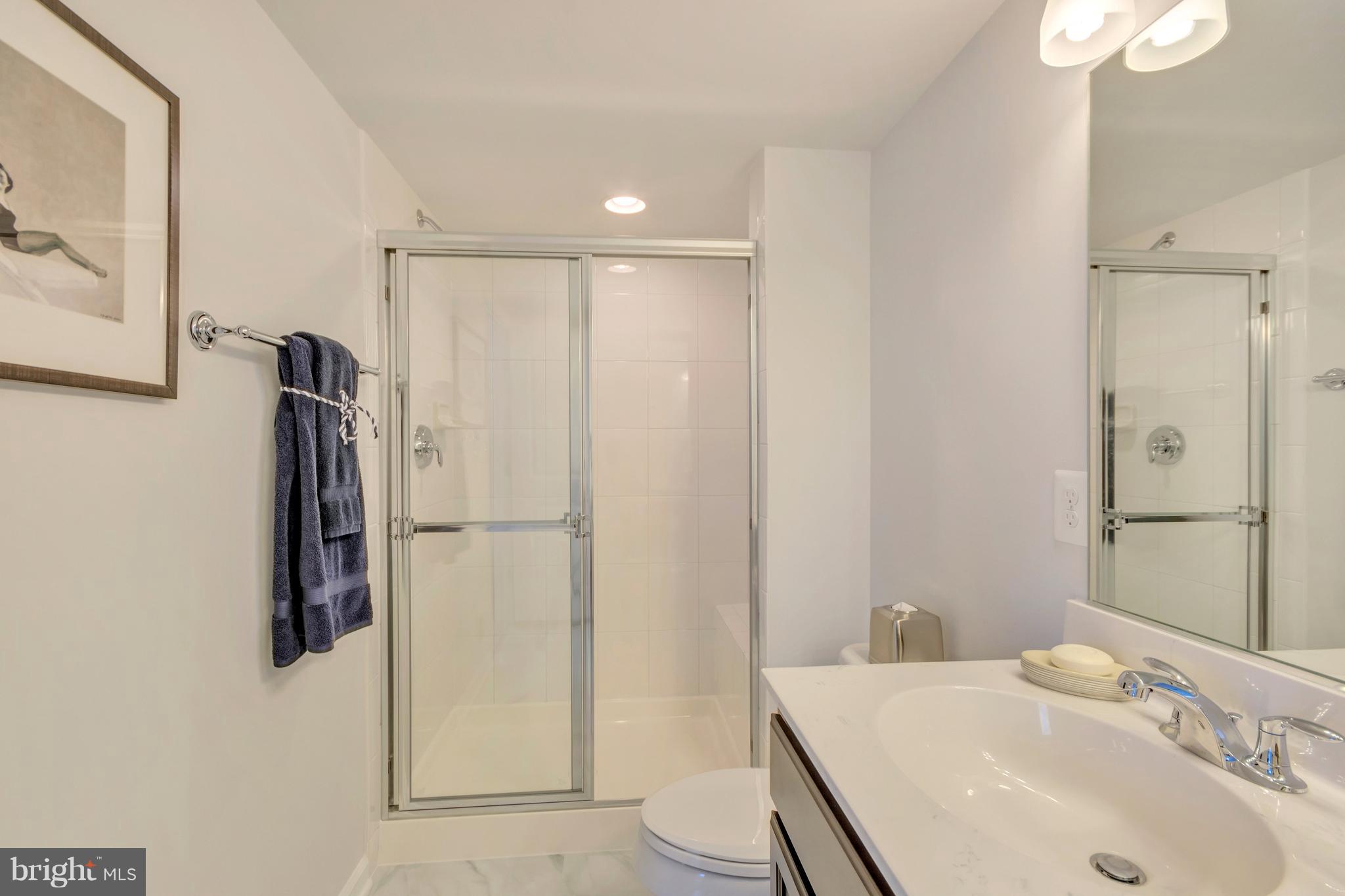 METRO POINTE - Residential