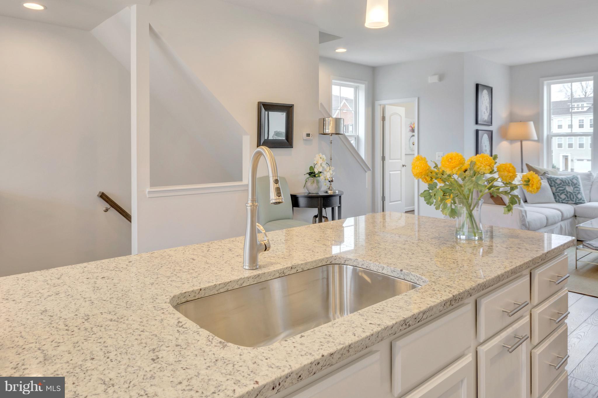 METRO POINTE - Residential