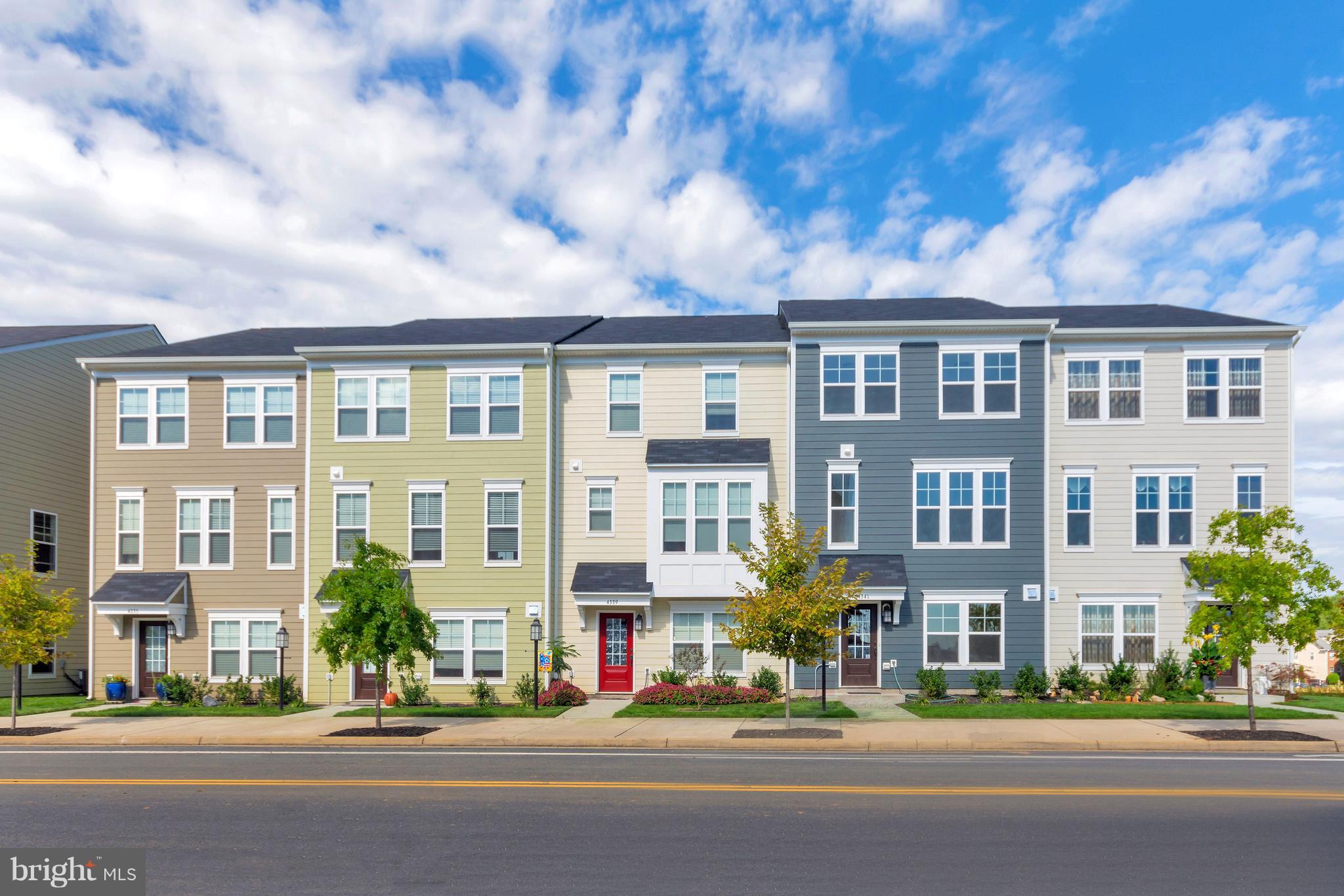 METRO POINTE - Residential