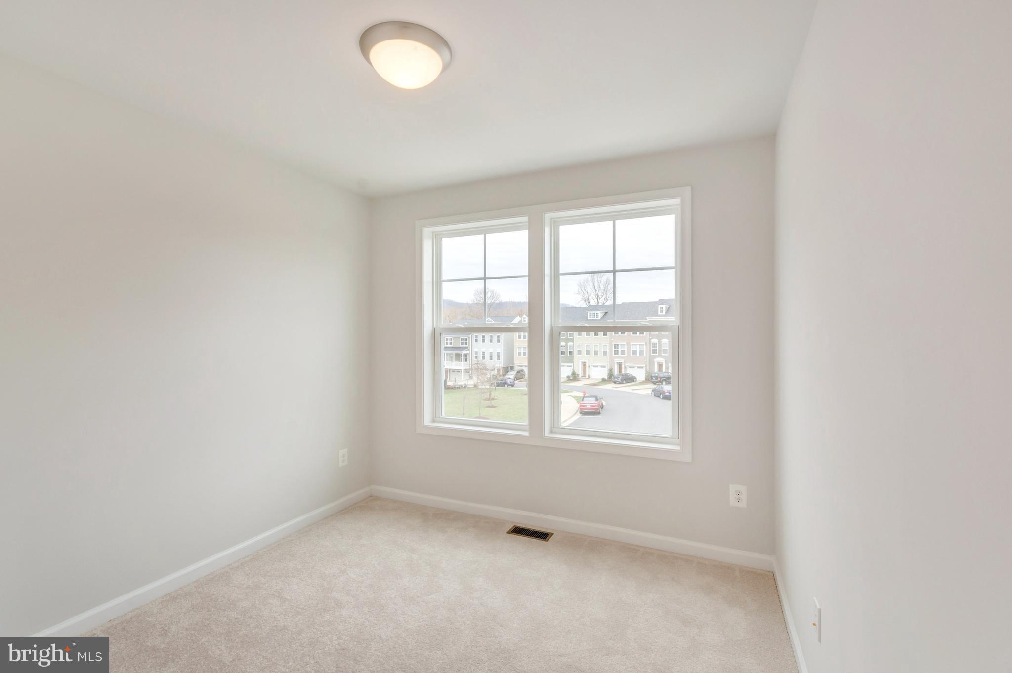 METRO POINTE - Residential