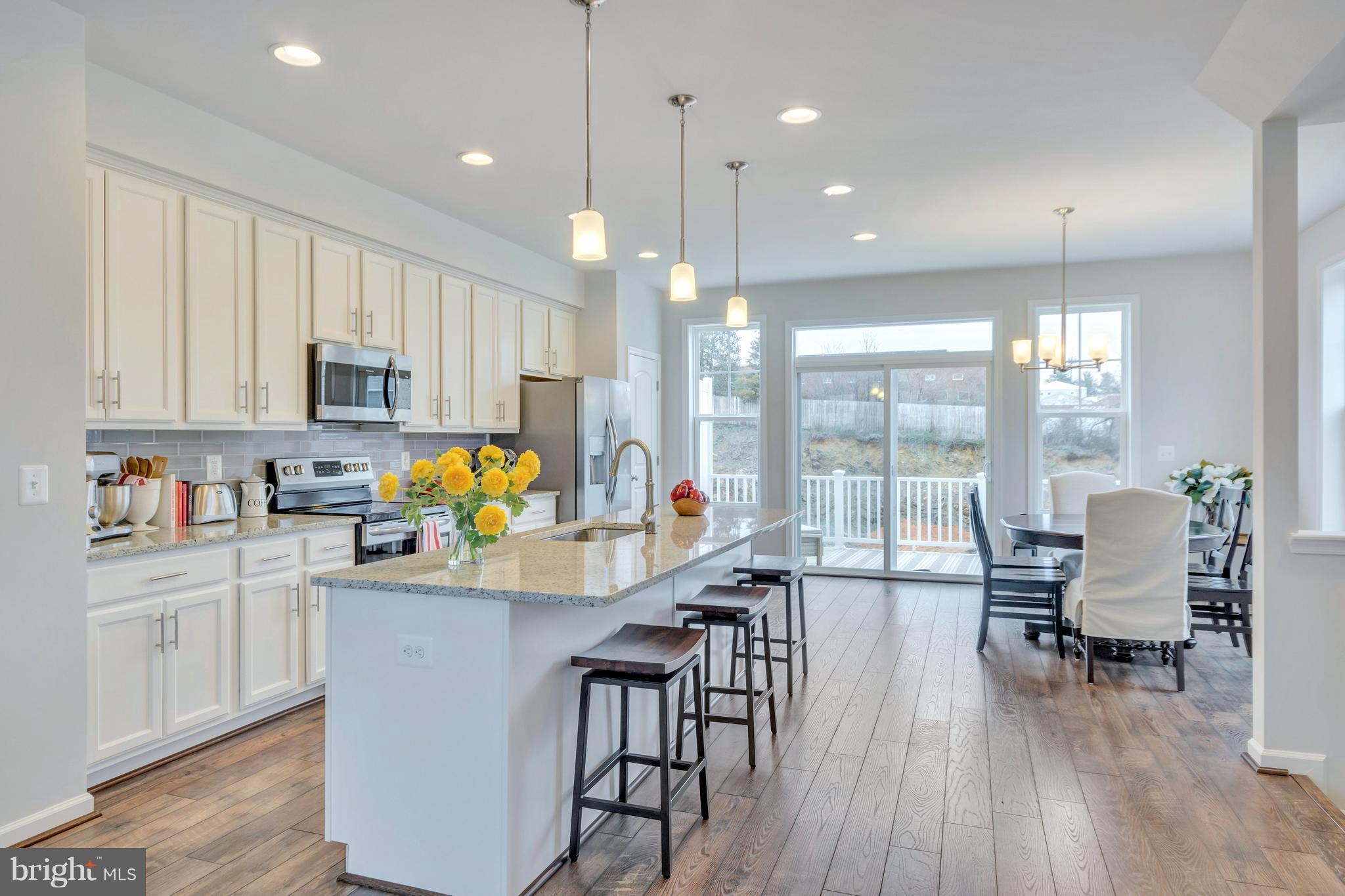 METRO POINTE - Residential