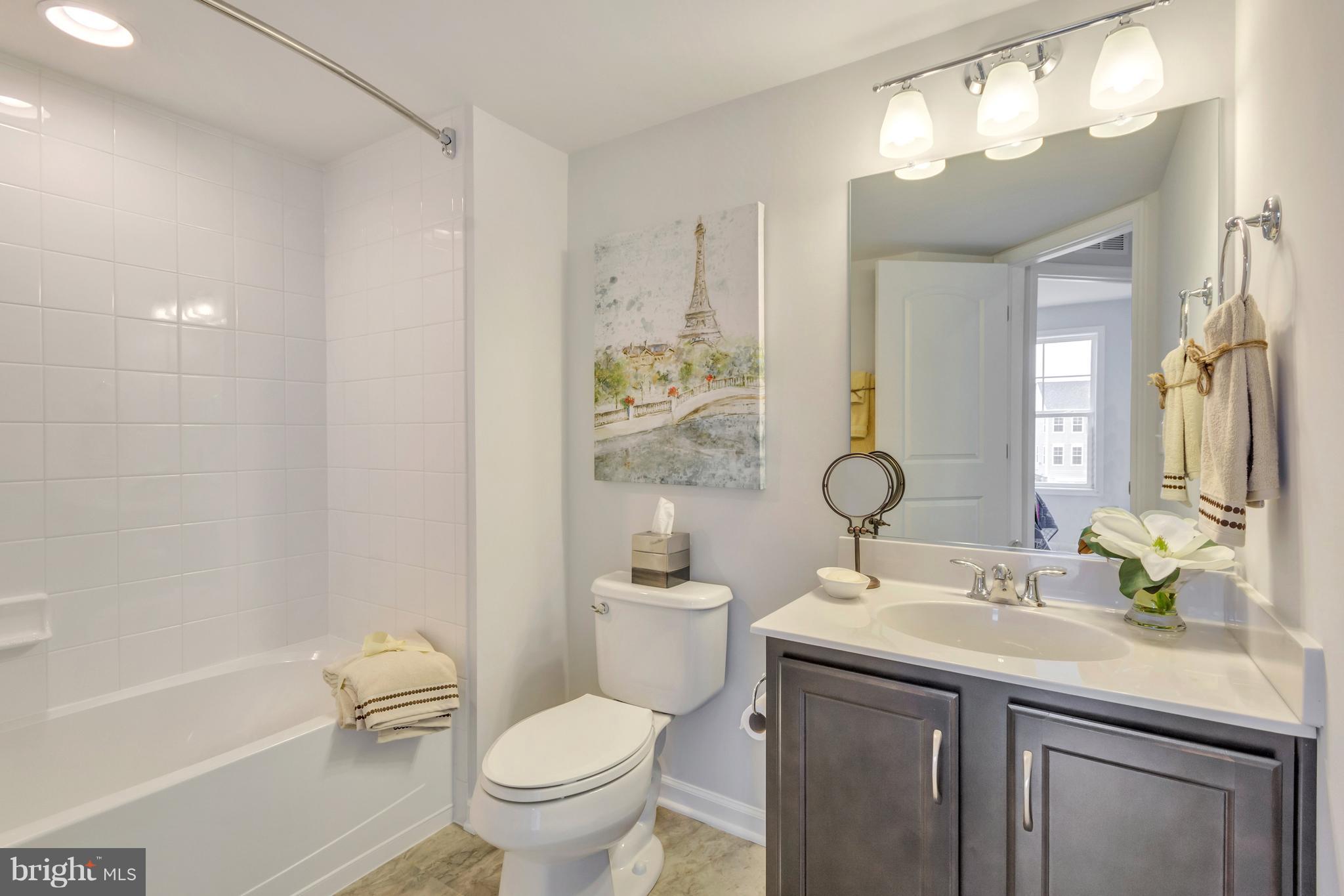 METRO POINTE - Residential