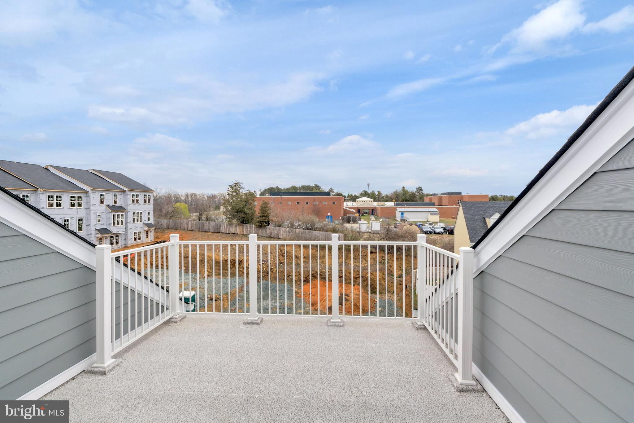 METRO POINTE - Residential