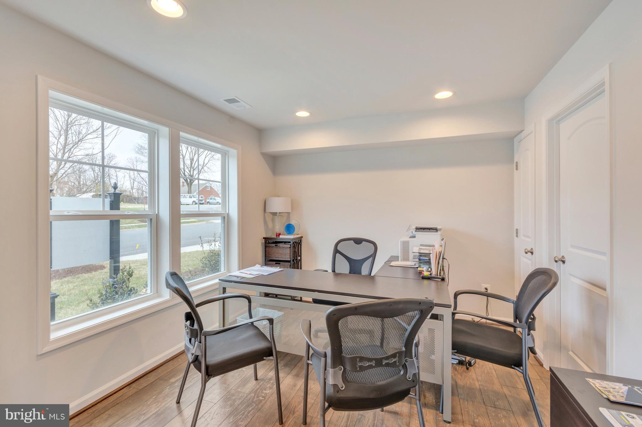 METRO POINTE - Residential