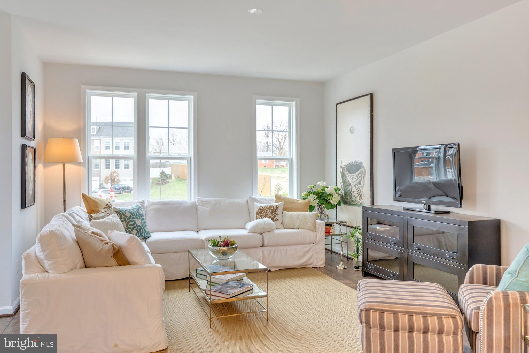 METRO POINTE - Residential